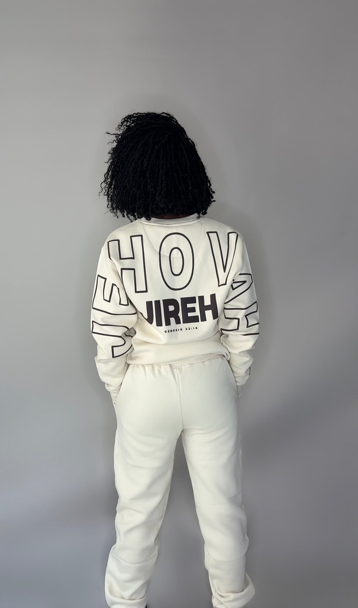 Lively White SET (Sweatshirt + Joggers)