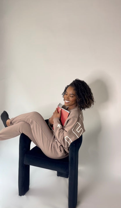 Distant Land SET (Sweatshirt + Joggers)