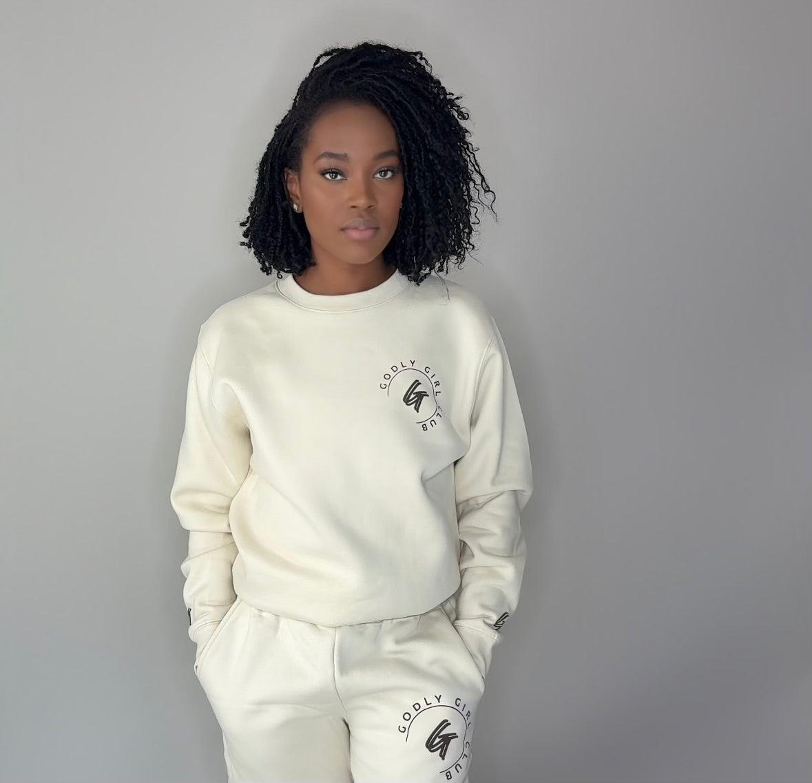 (PRE-ORDER) Lively White Crewneck