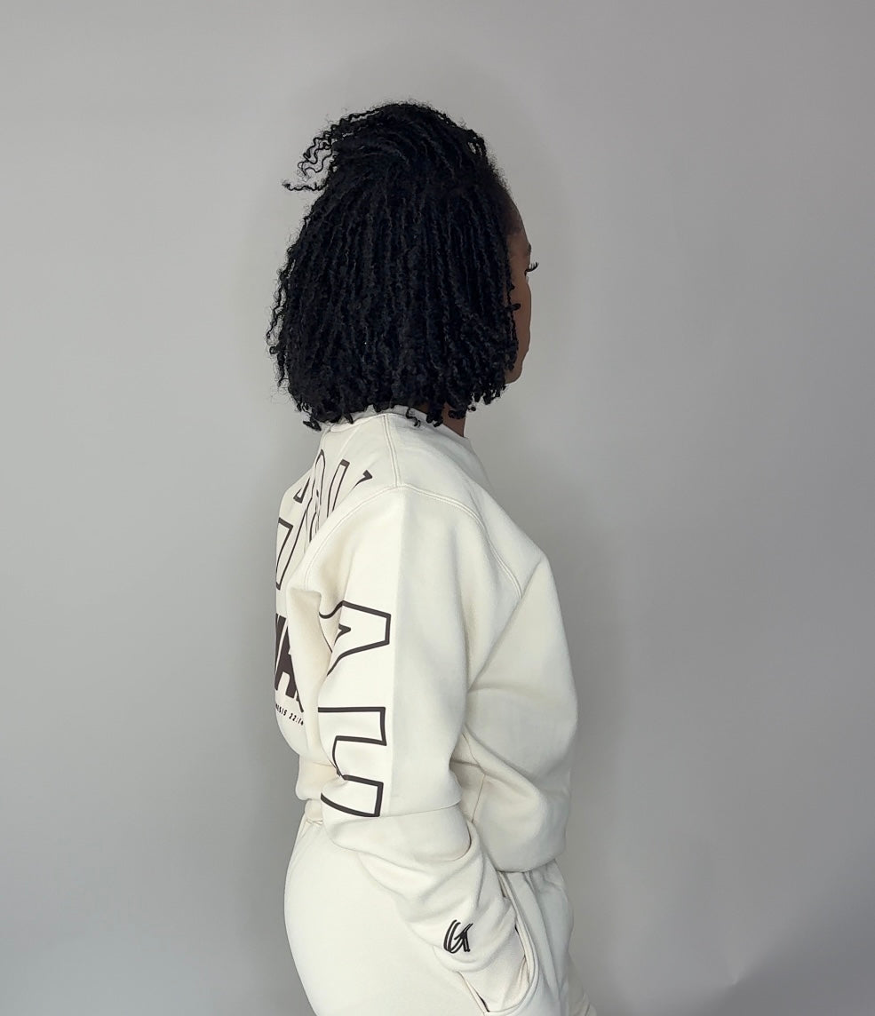 (PRE-ORDER) Lively White Crewneck